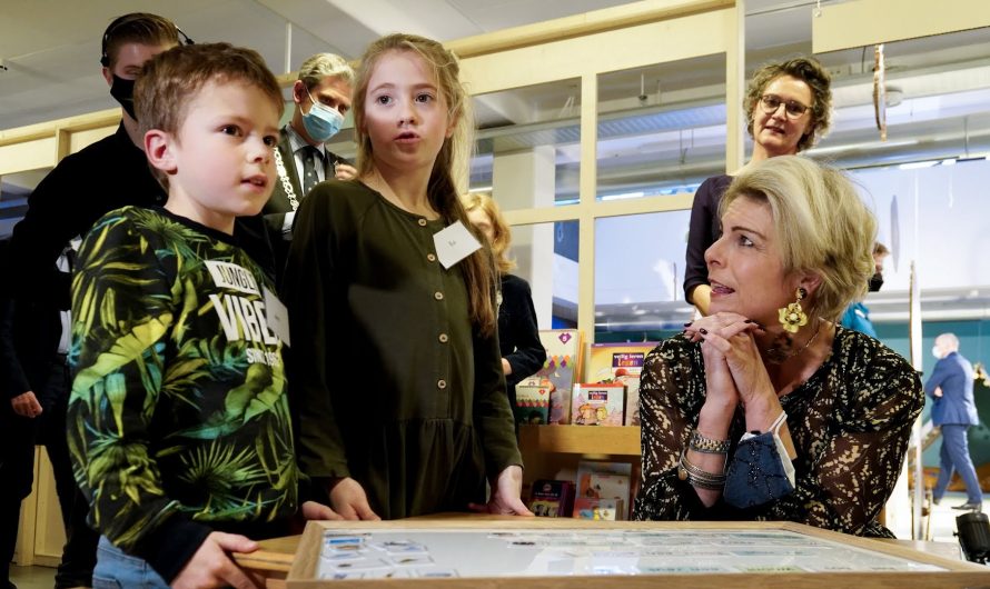Den Haag – Prinses Laurentien opent tentoonstelling in Nationaal Onderwijsmuseum