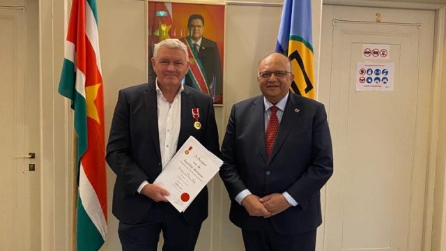 Regionieuws TV – Hoge Surinaamse onderscheiding voor initiatiefnemer hulpgoederen voor Suriname