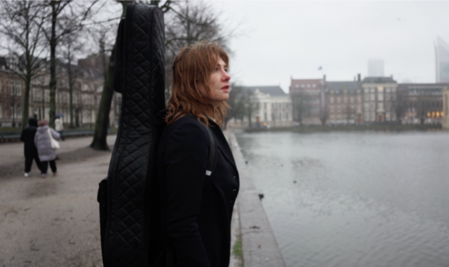 Den Haag – Binnenhof-lied door cabaretière Dorine Wiersma