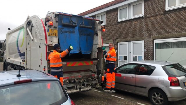 Wassenaar – Wethouder Schokker doet afvalinzameling