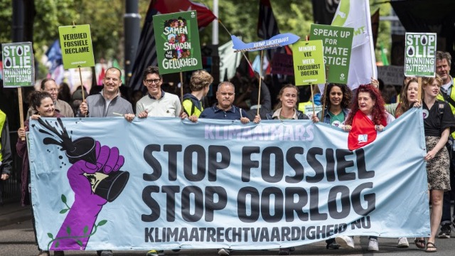 Metropoolregio –  Tienduizend mensen demonstreren voor klimaatactie