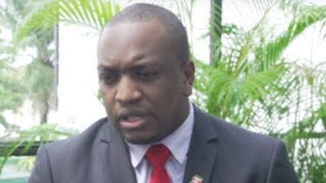 Regionieuws TV Suriname -Melvin Bouva vraagt onderzoek Blauwmeer en  betrokkenheid van Achaibersing