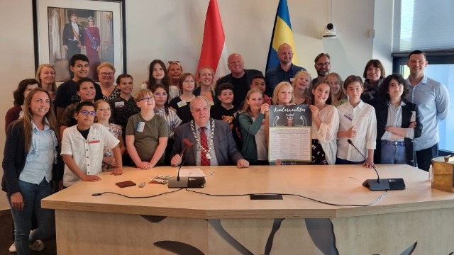 Rijswijk – Kinderrechtenambassadeurs in debat met de gemeenteraad