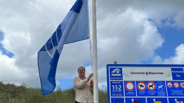 Wassenaar – Wethouder Klaver hijst Blauwe Vlag op Wassenaarse Slag