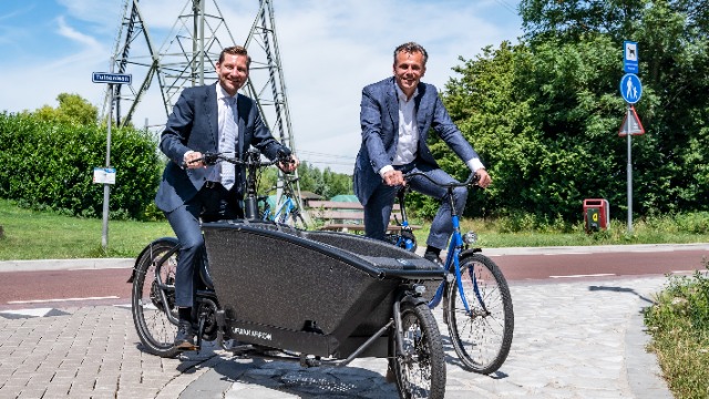 Leidschendam-Voorburg – Minister Harbers bezoekt fietsstraat in Leidschendam