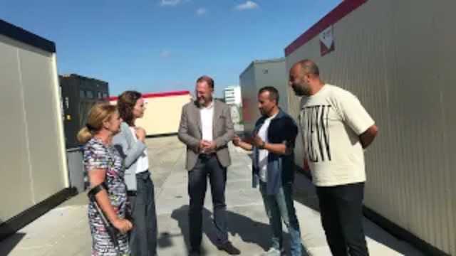 Regionieuws TV – Tijdelijke opvanglocatie 220 vluchtelingen bij TU Delft geopend