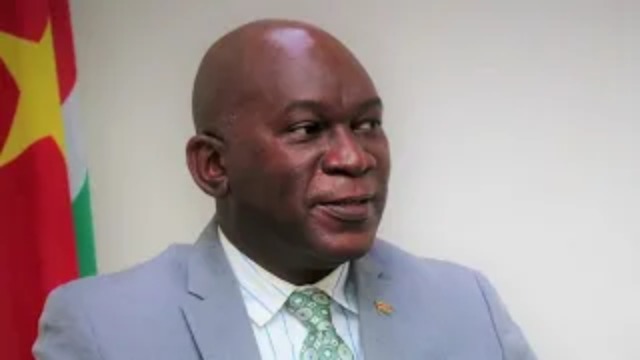 Regionieuws TV Suriname – Beveiliging journalist Pinas opgeheven – geen loonsverhoging artsen