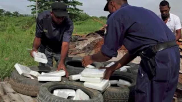Regionieuws TV Suriname -Opnieuw spuien in Stuwmeer -Frankrijk en drugsnetwerk Su – Santokhi en Cuba
